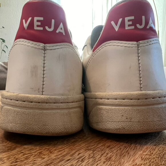 Veja V-10 Leather Colorblock Shoe - Picture 6 of 7